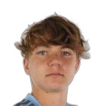 صورة Isaac Bittner